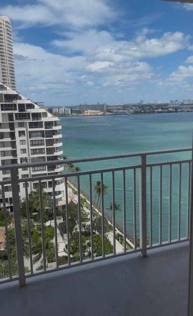 Miami, FL 33131 photo 2