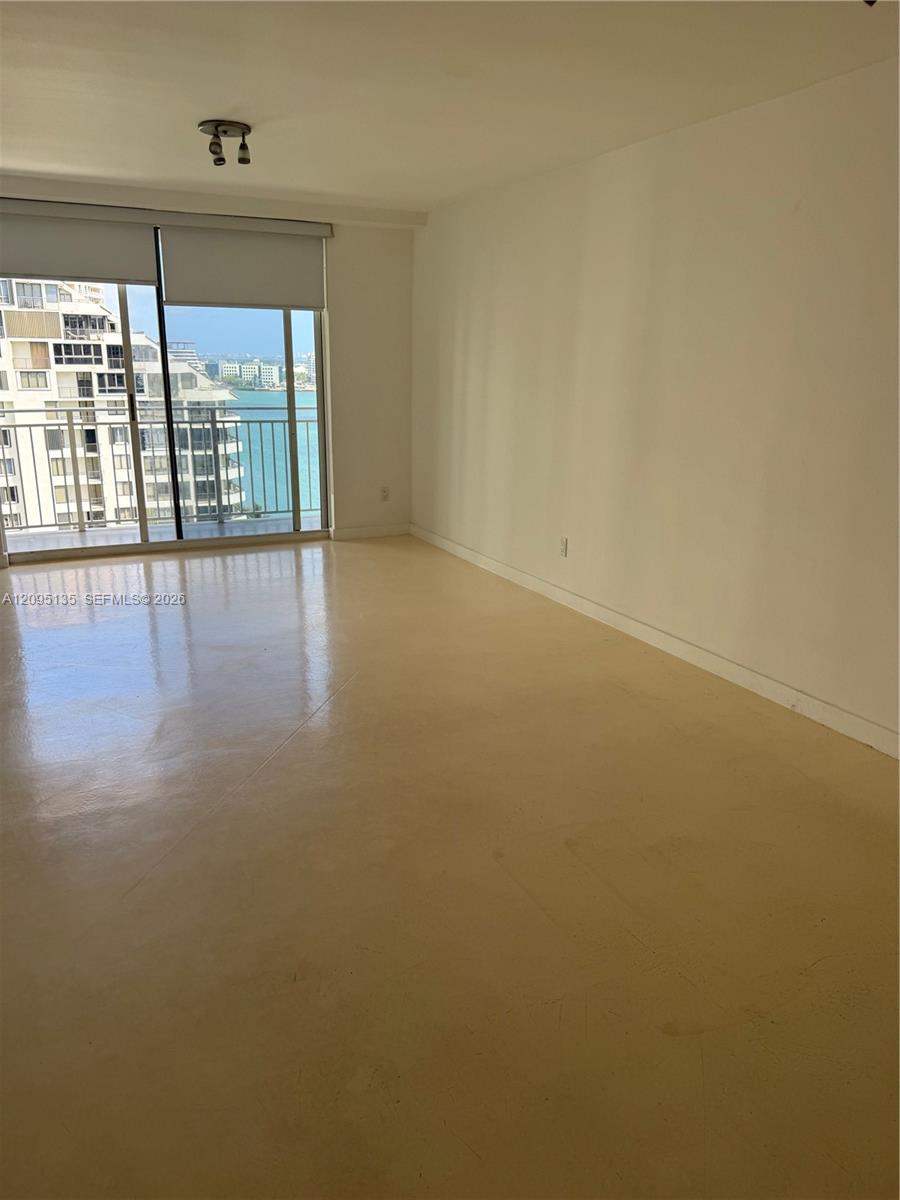 Miami, FL 33131 photo 3