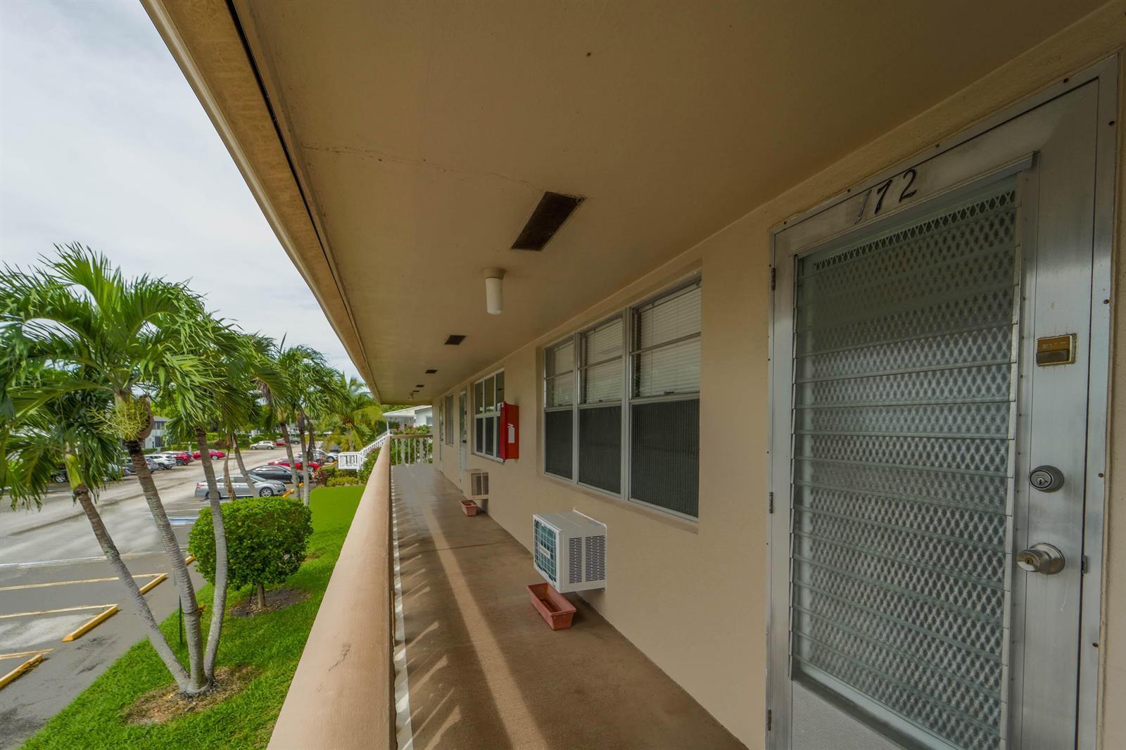 173 KENT J, West Palm Beach FL 33417 photo 2