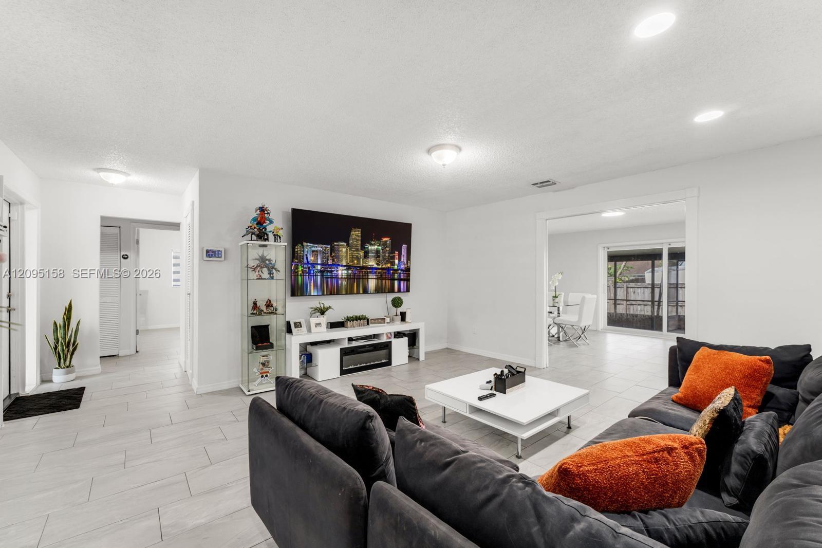 1661 N Goldeneye Ln, Homestead FL 33035 photo 5