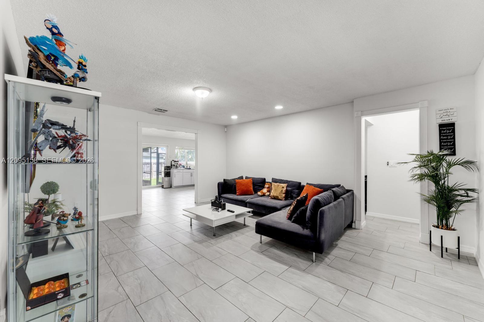 1661 N Goldeneye Ln, Homestead FL 33035 photo 4
