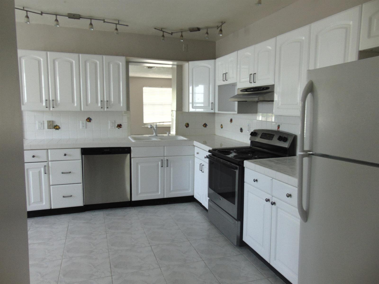 71 NE 56th Court, Oakland Park FL 33334 photo 4