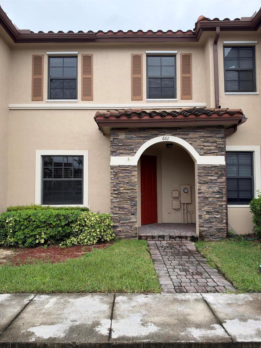Property at 601 SE 32nd Terrace, Homestead FL 33033