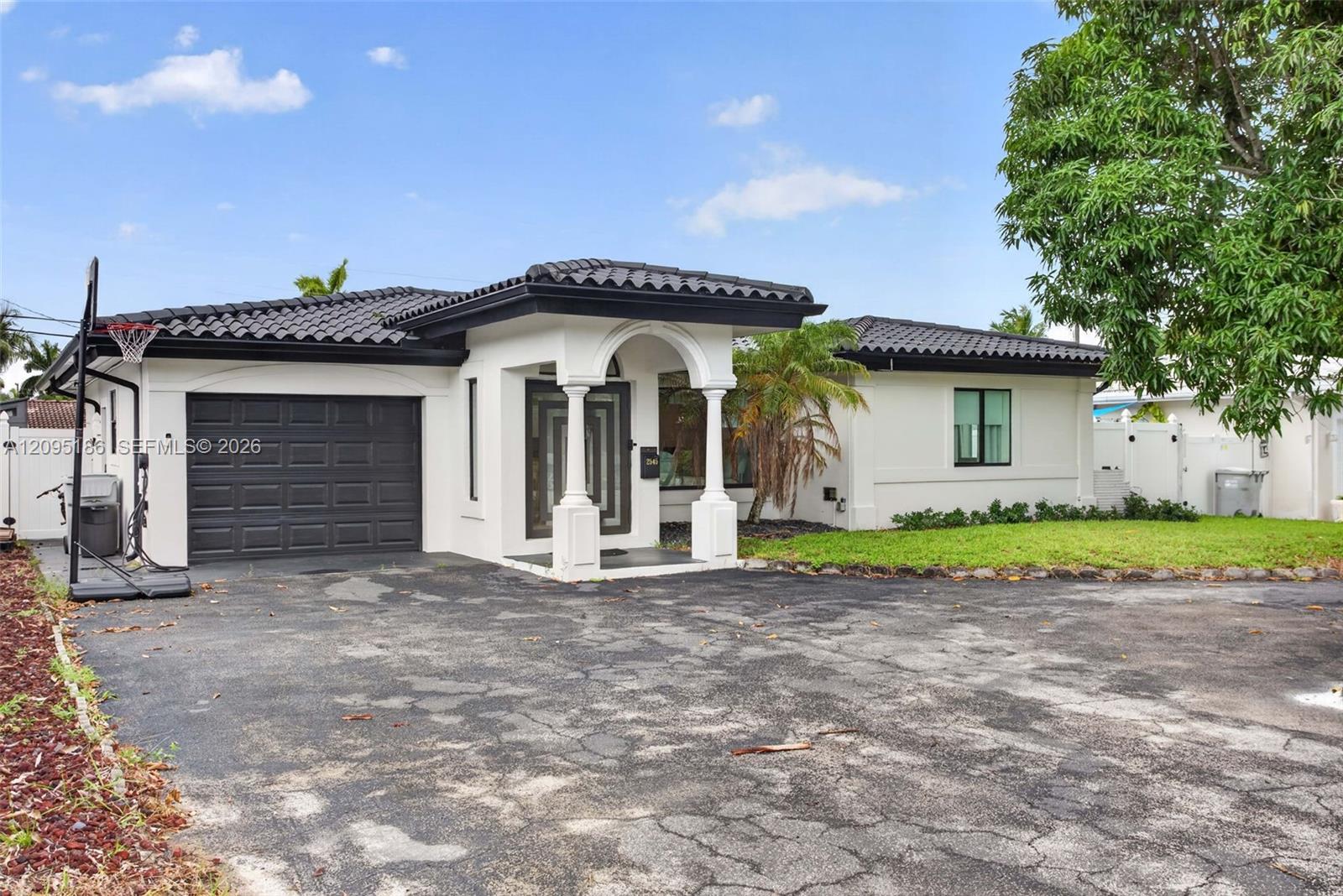 2545 SE 2nd Ct, Pompano Beach FL 33062 photo 2