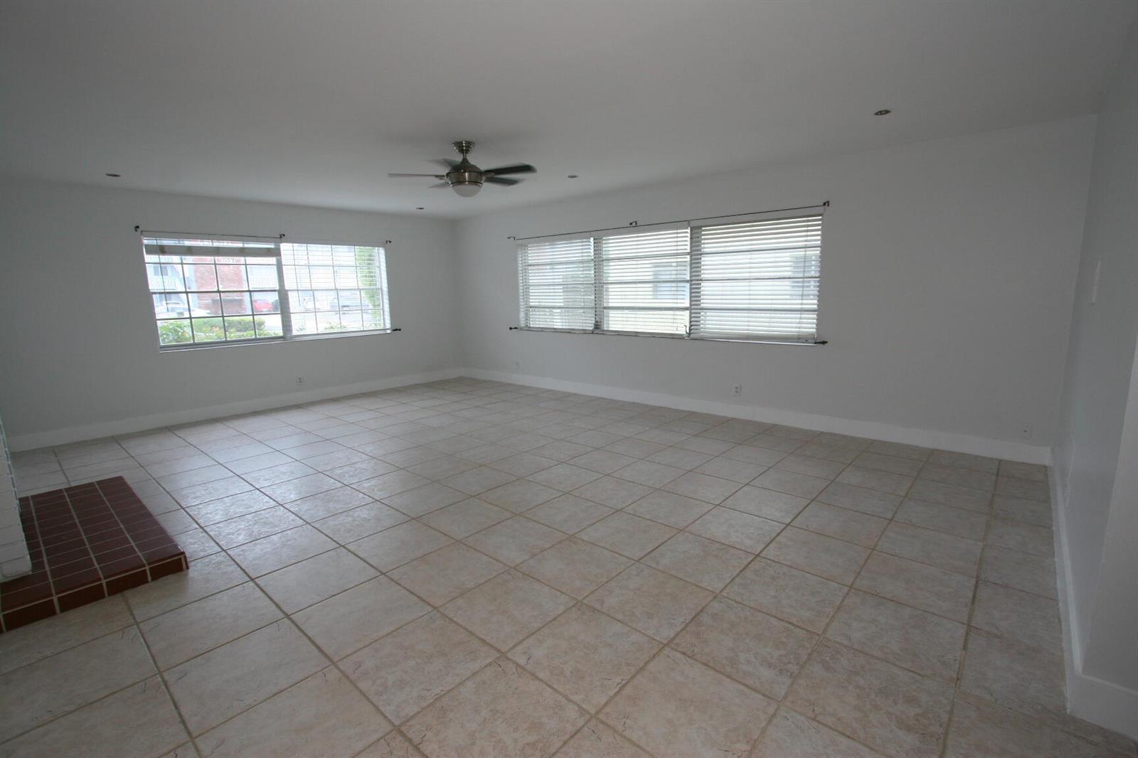 1040 CRYSTAL LAKE Drive # 1, Deerfield Beach FL 33064 photo 4