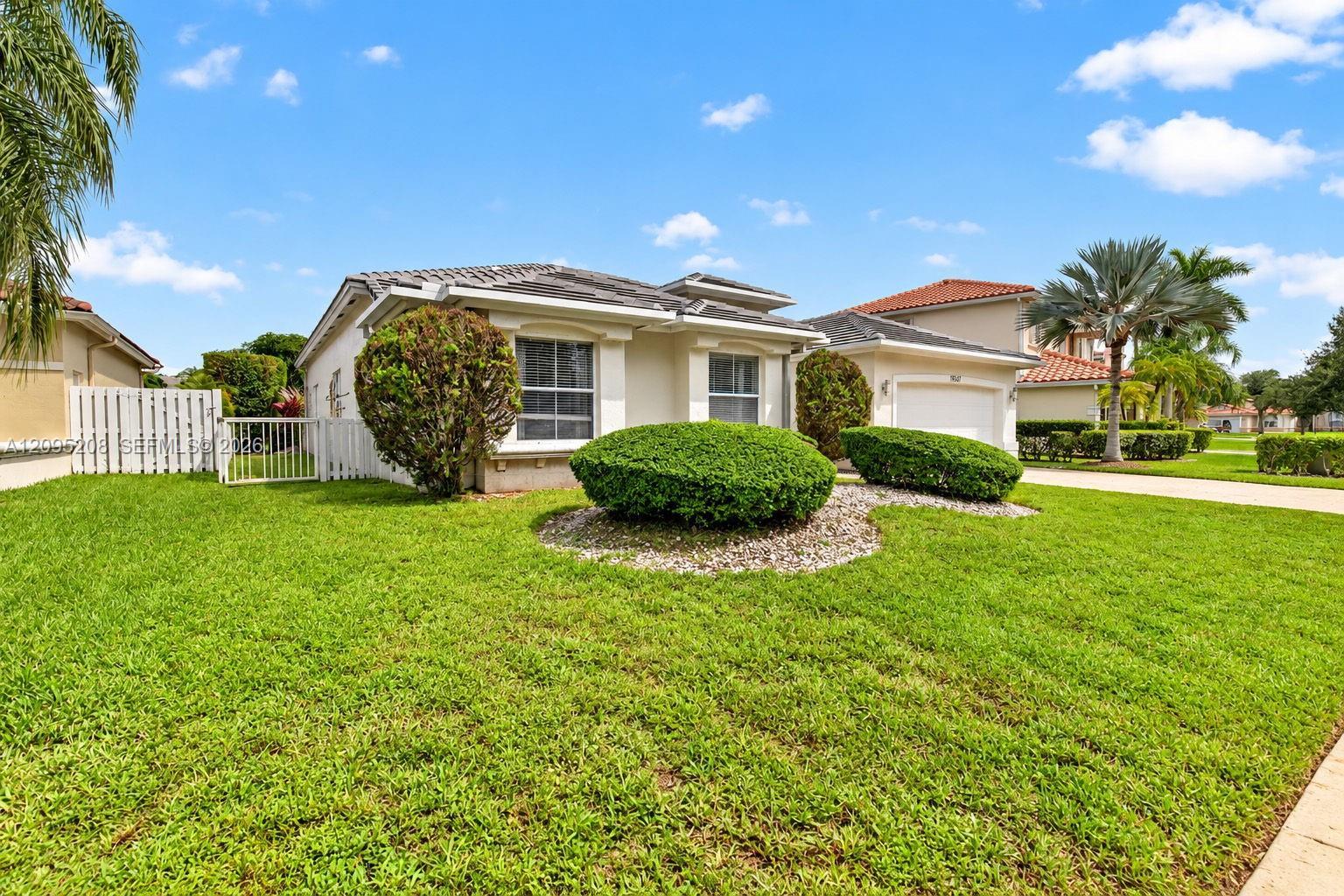 19367 NW 23rd St, Pembroke Pines FL 33029 photo 2