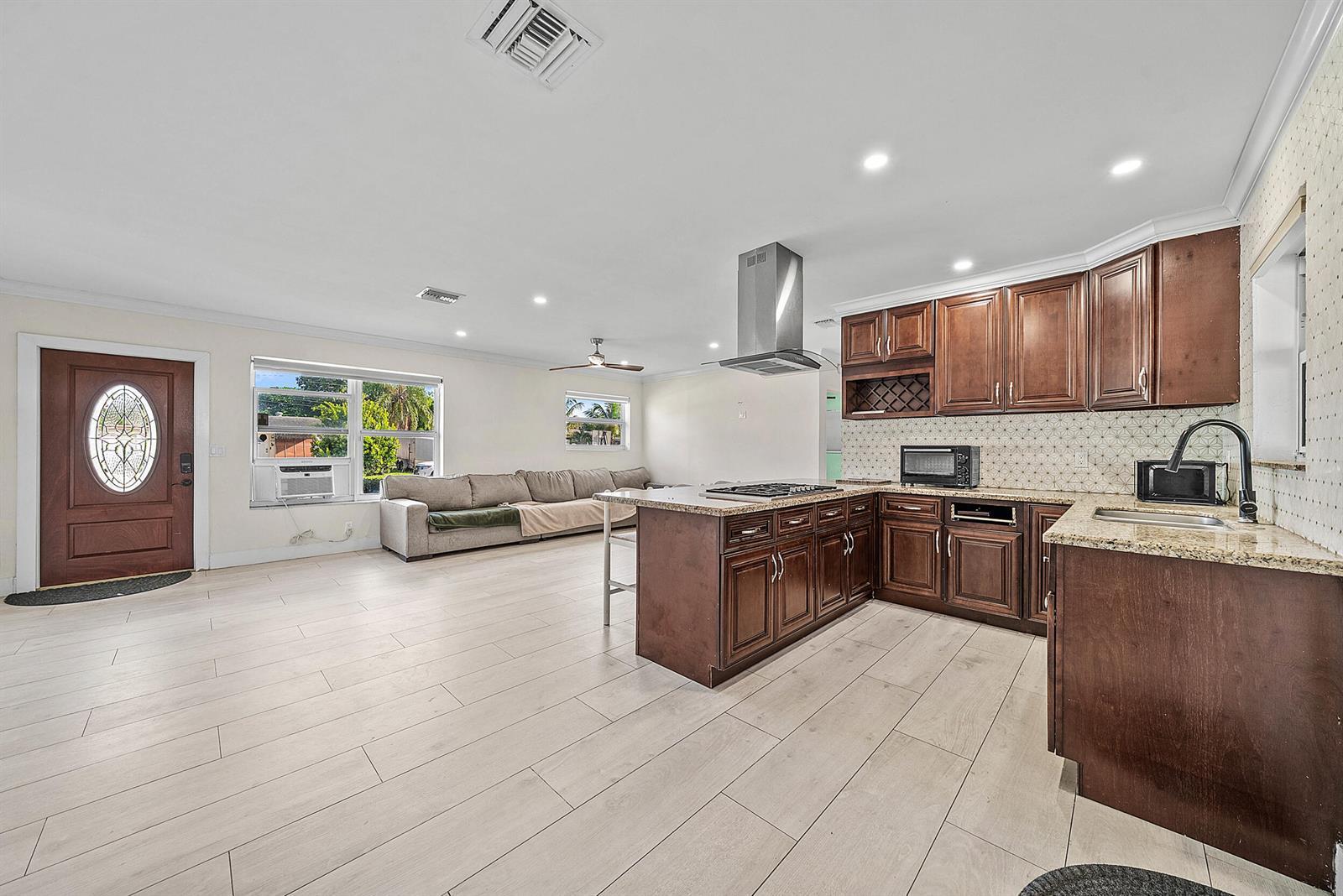 1446 W Jennings Street, Lantana FL 33462 photo 2