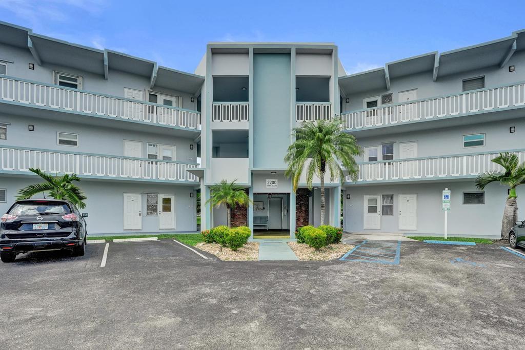 2200 Park Lane Unit 111, Hollywood FL 33021