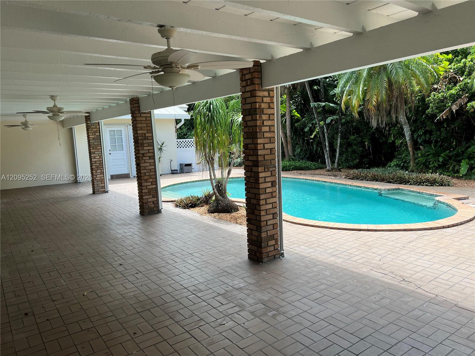 18032 SW 82nd Ct, Palmetto Bay FL 33157 photo 5