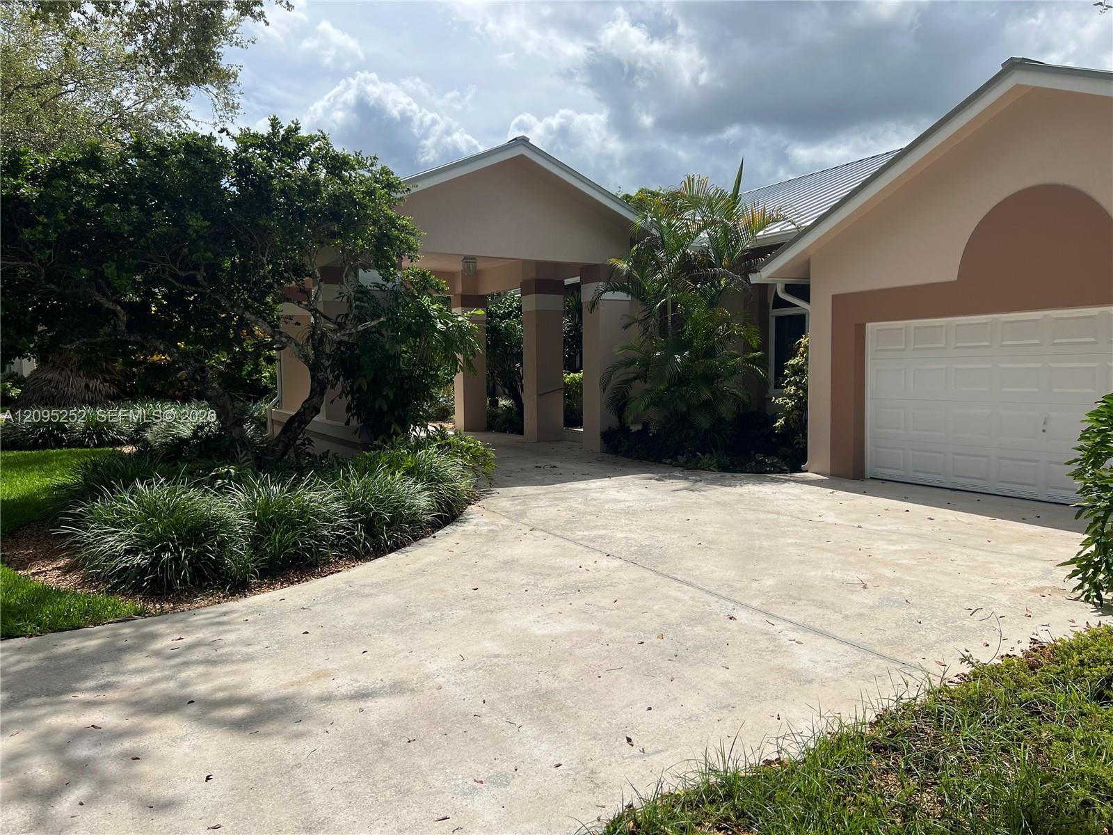 18032 SW 82nd Ct, Palmetto Bay FL 33157 photo 4