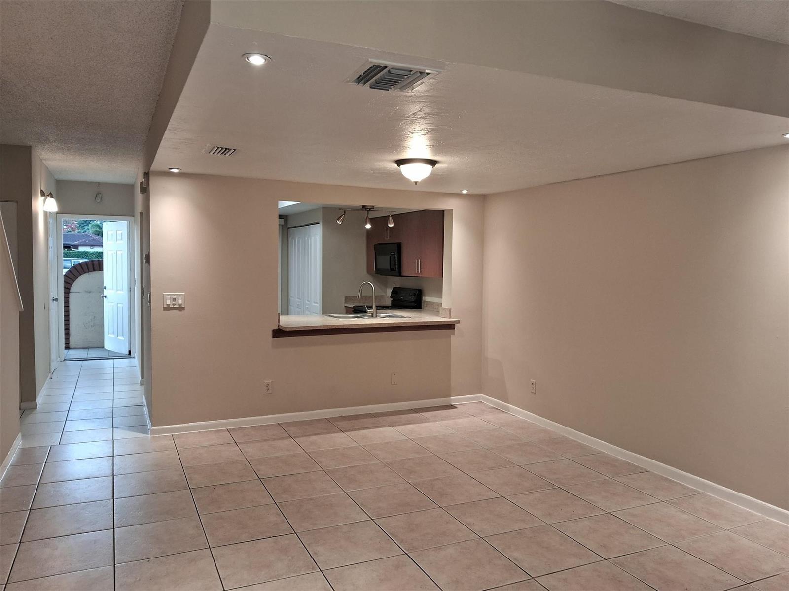 4669 NW 89TH Avenue, Sunrise FL 33351 photo 2
