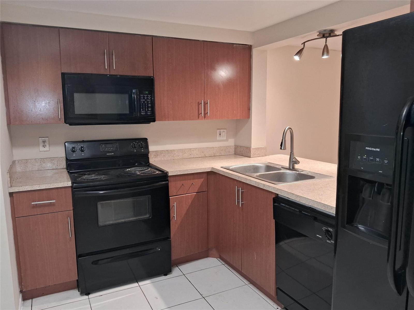 4669 NW 89TH Avenue, Sunrise FL 33351 photo 5