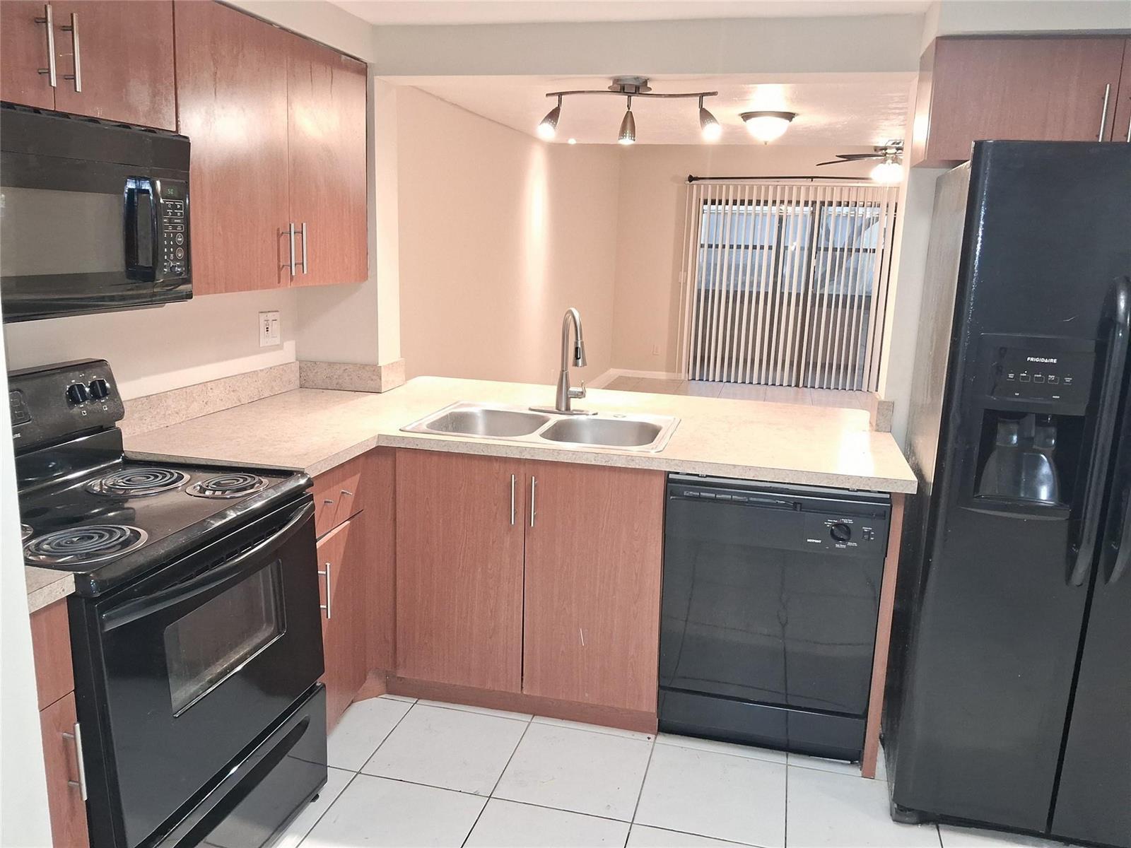 4669 NW 89TH Avenue, Sunrise FL 33351 photo 4