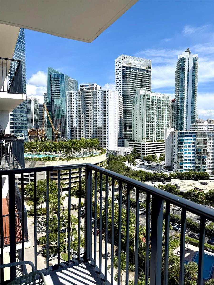 1450 BRICKELL BAY Drive # 1702, Miami FL 33131 photo 5