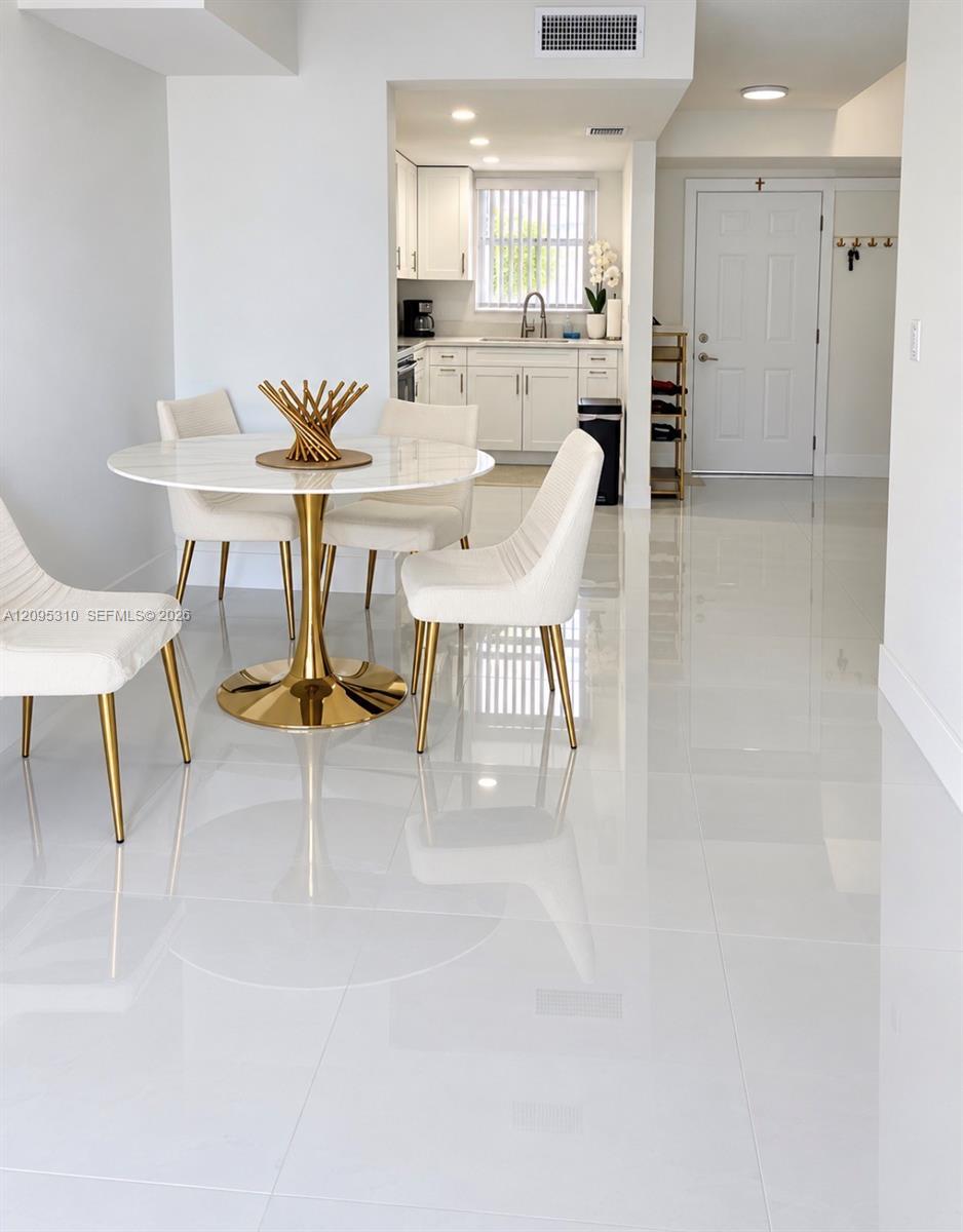 9371 Fontainebleau Blvd # I220, Miami FL 33172 photo 5