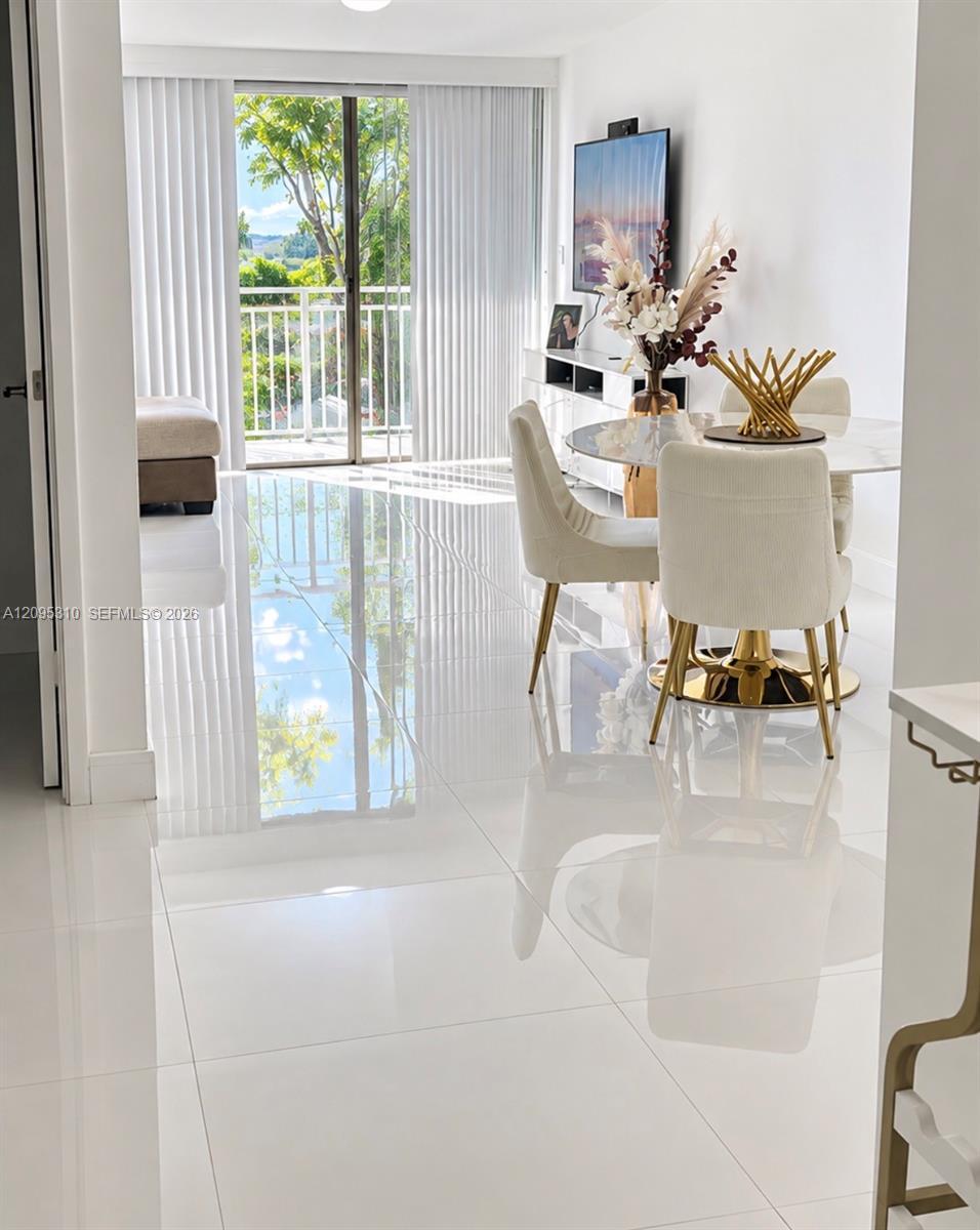 9371 Fontainebleau Blvd # I220, Miami FL 33172 photo 4