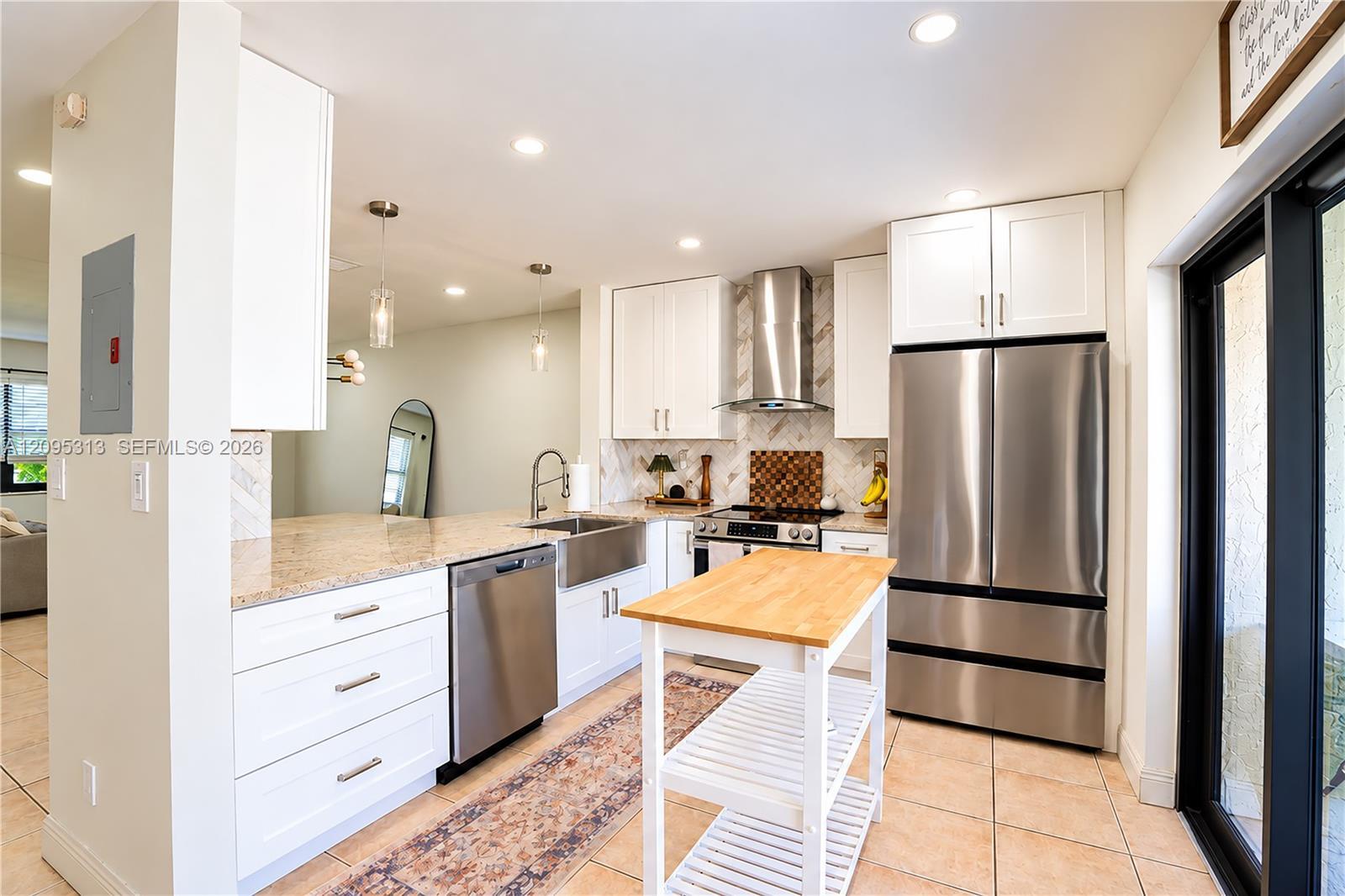 1046 NW 107th Ave, Pembroke Pines FL 33026 photo 5