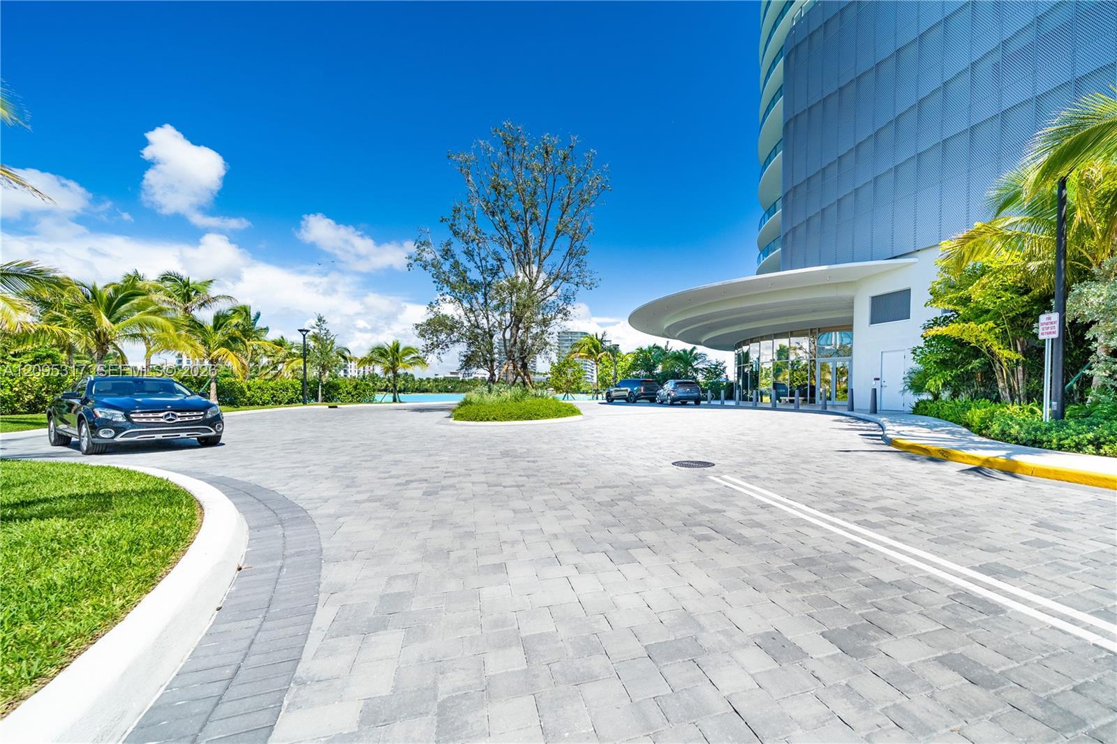 2411 LAGUNA CIRCLE # 906, North Miami Beach FL 33181 photo 2