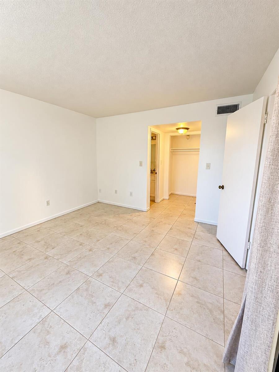 2050 OLEANDER Boulevard # 104, Fort Pierce FL 34950 photo 4