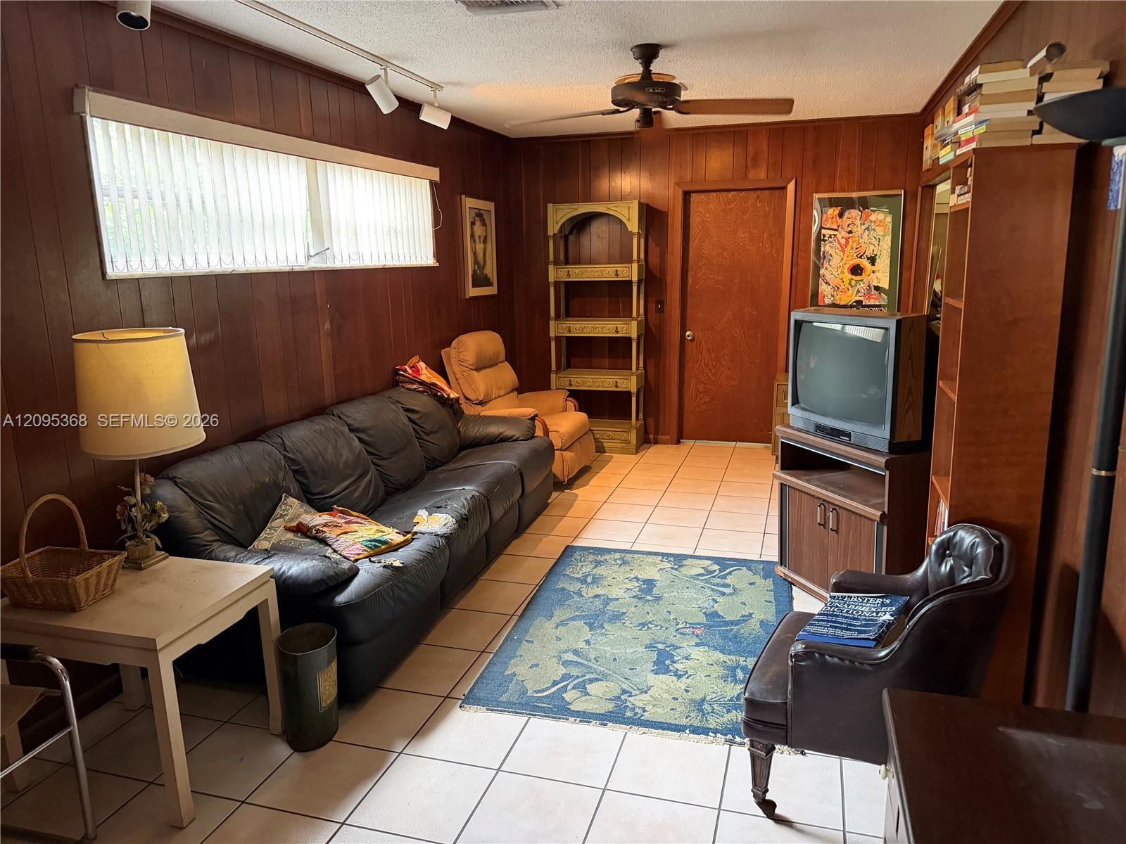 1819 N 51st Ave, Hollywood FL 33021 photo 2