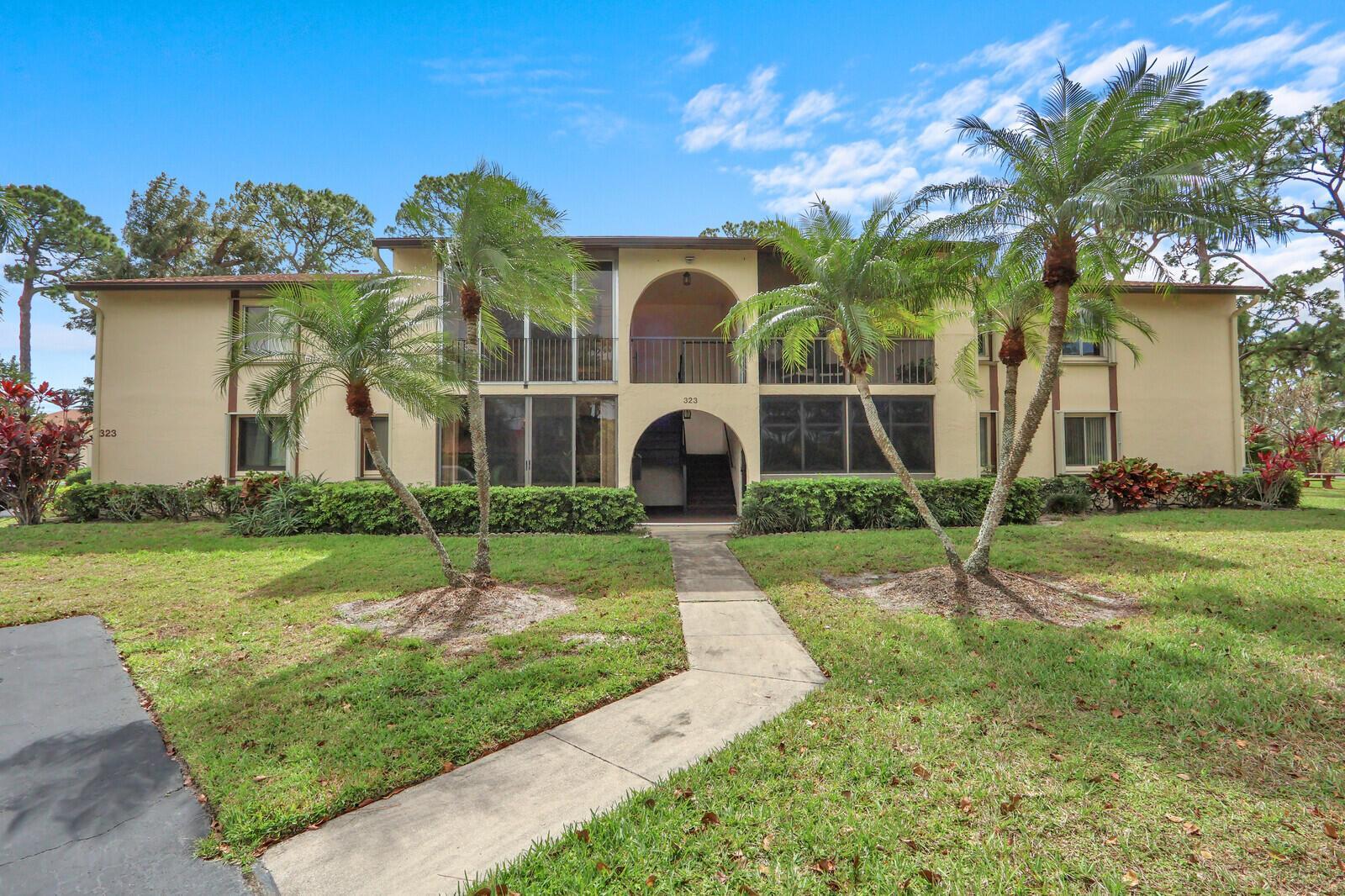 323 KNOTTY PINE Circle # 2, FL 33463