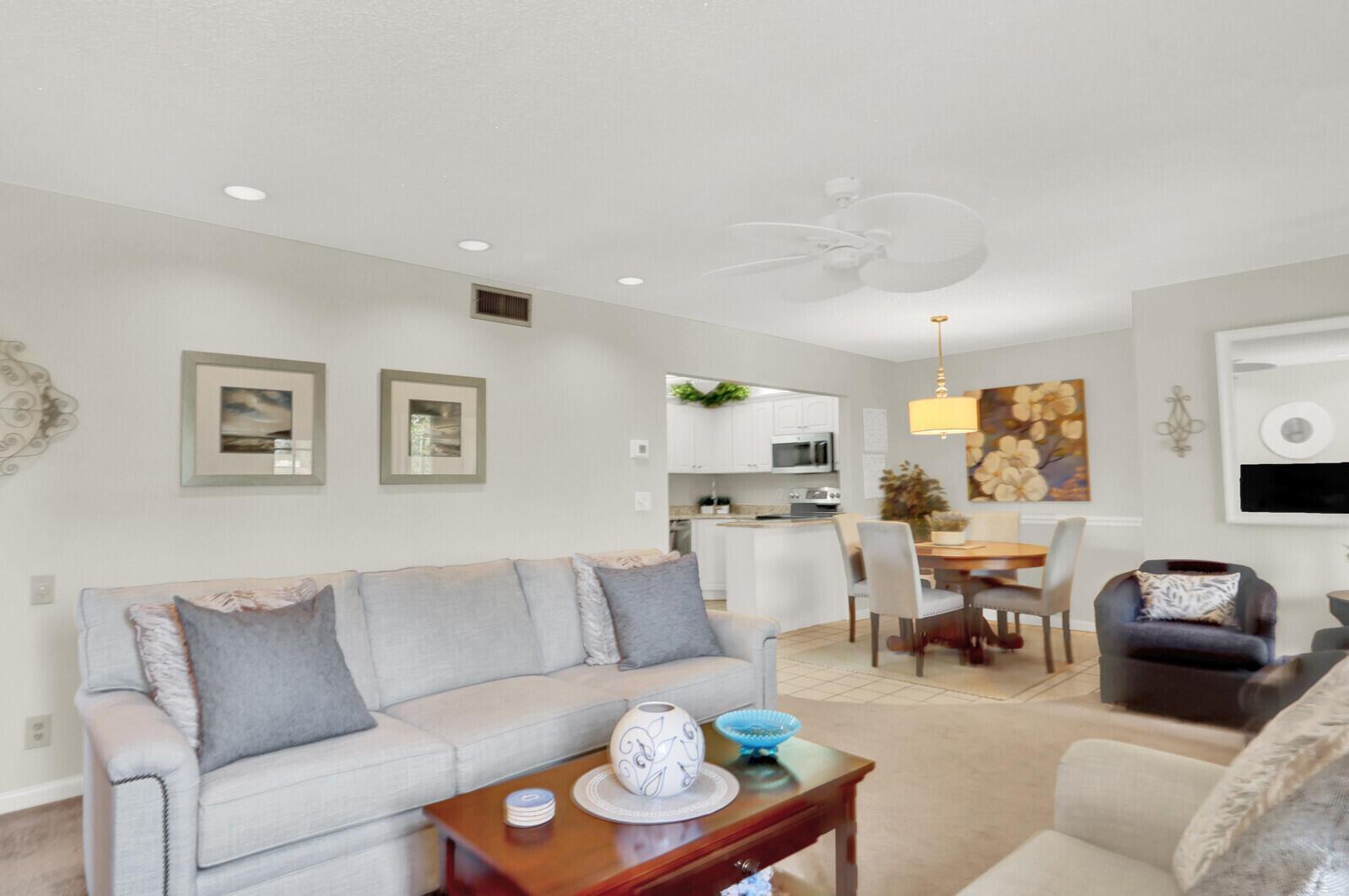 323 KNOTTY PINE Circle # 2, FL 33463 photo 4