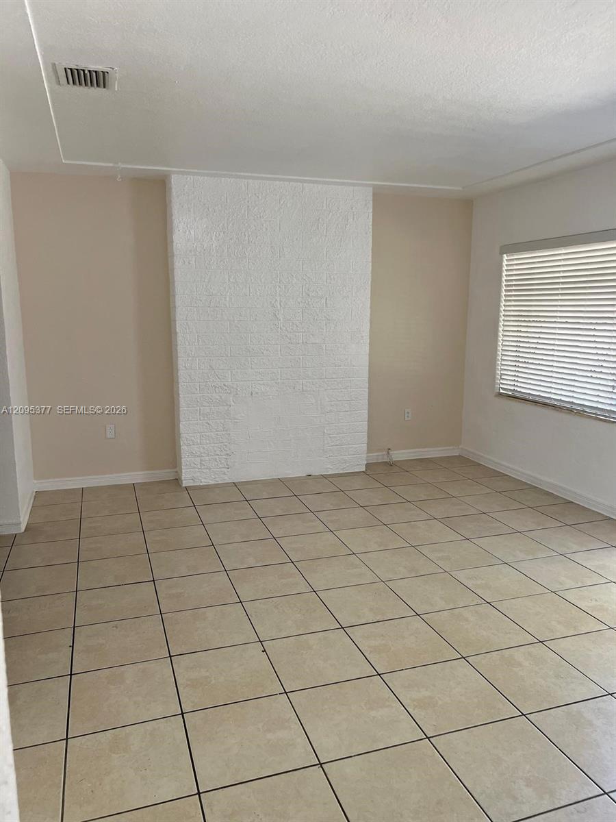 570 NW 41st St, Miami FL 33127 photo 2