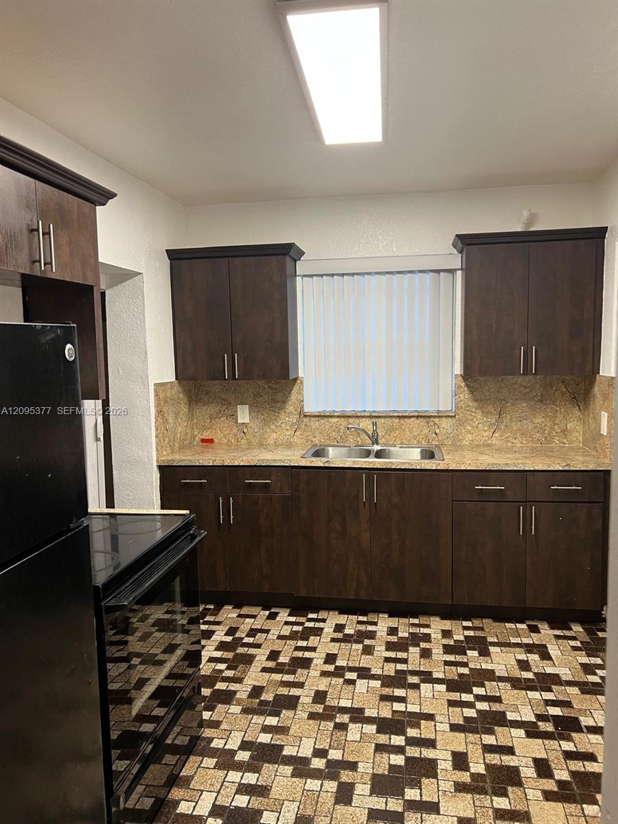 570 NW 41st St, Miami FL 33127 photo 4