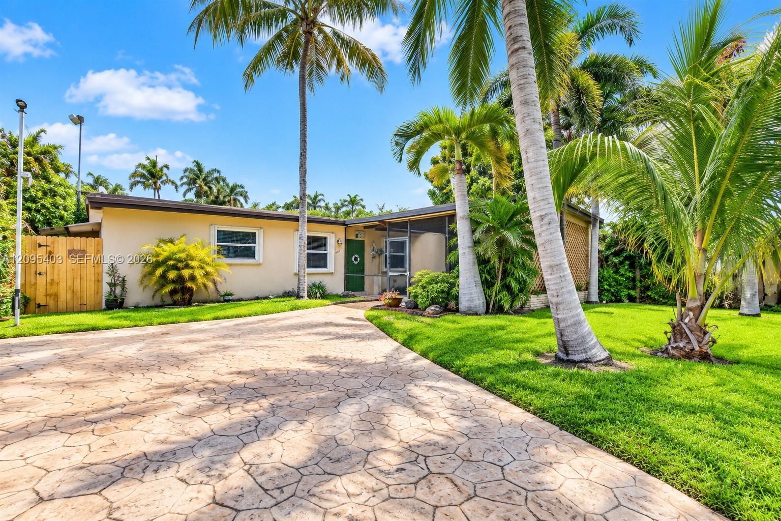 7140 Meade St, Hollywood FL 33024 photo 2