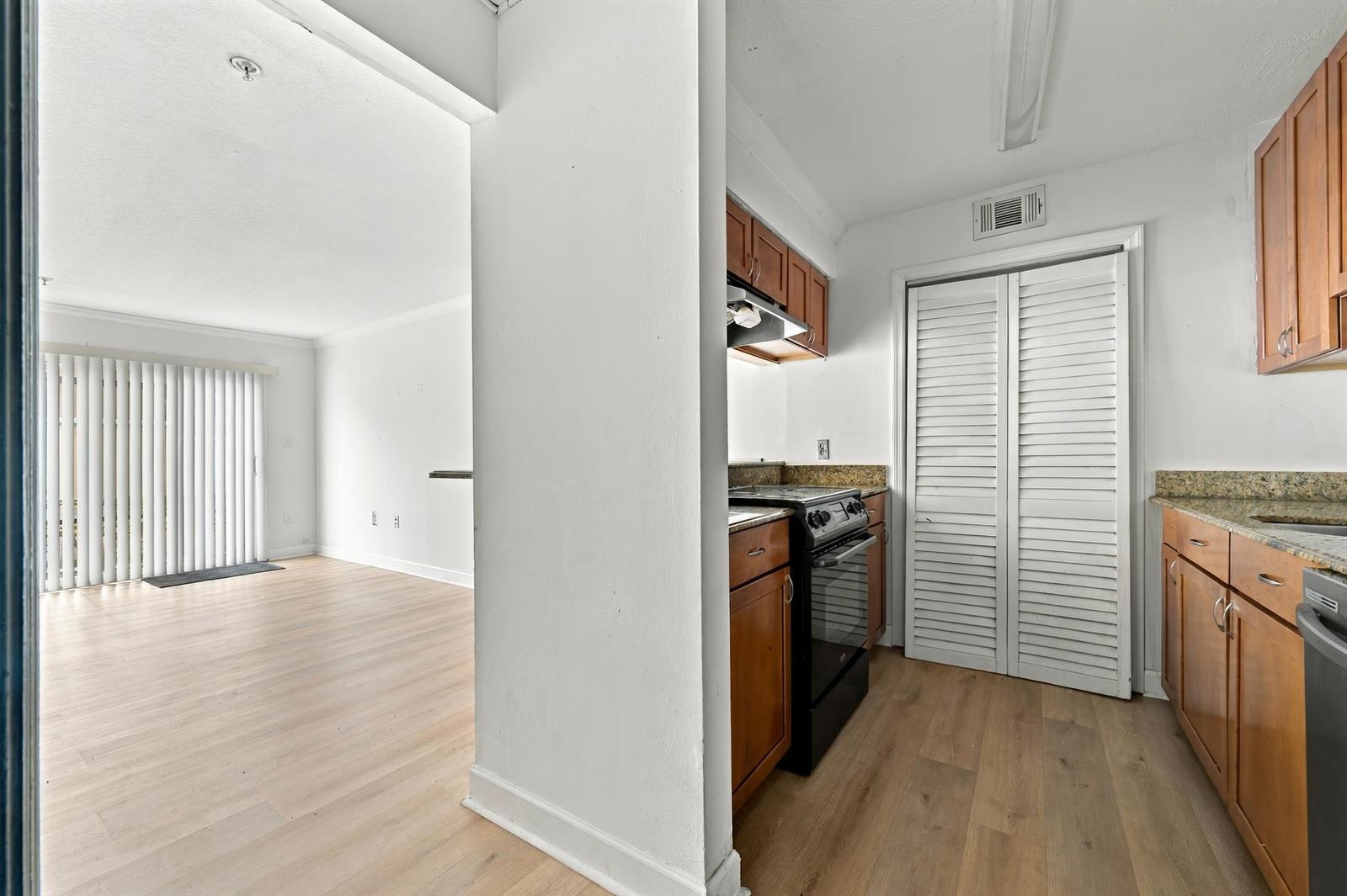 2303 N CONGRESS Avenue # 11, Boynton Beach FL 33426 photo 2