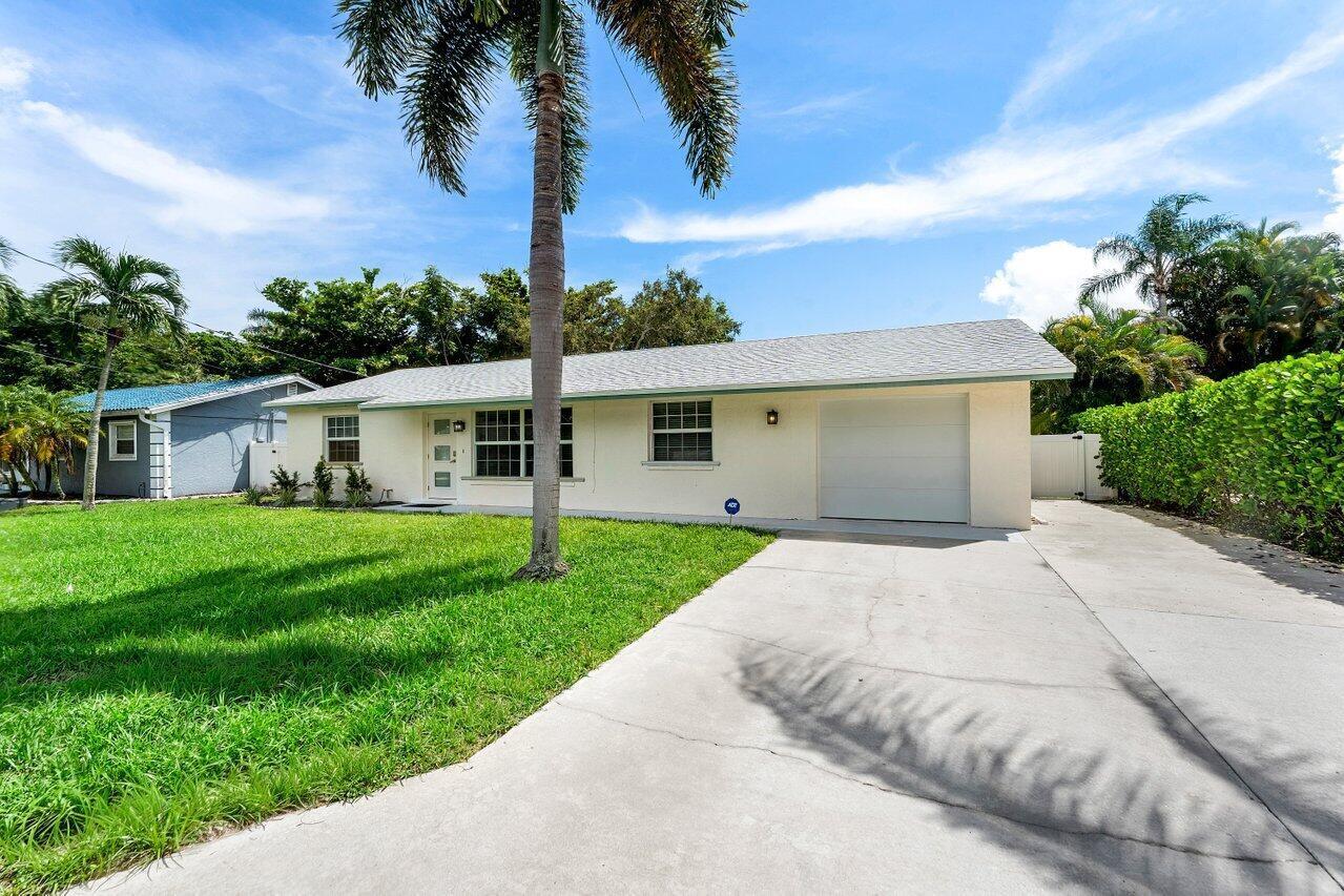2350 NIKI JO Lane, Palm Beach Gardens FL 33410 photo 2