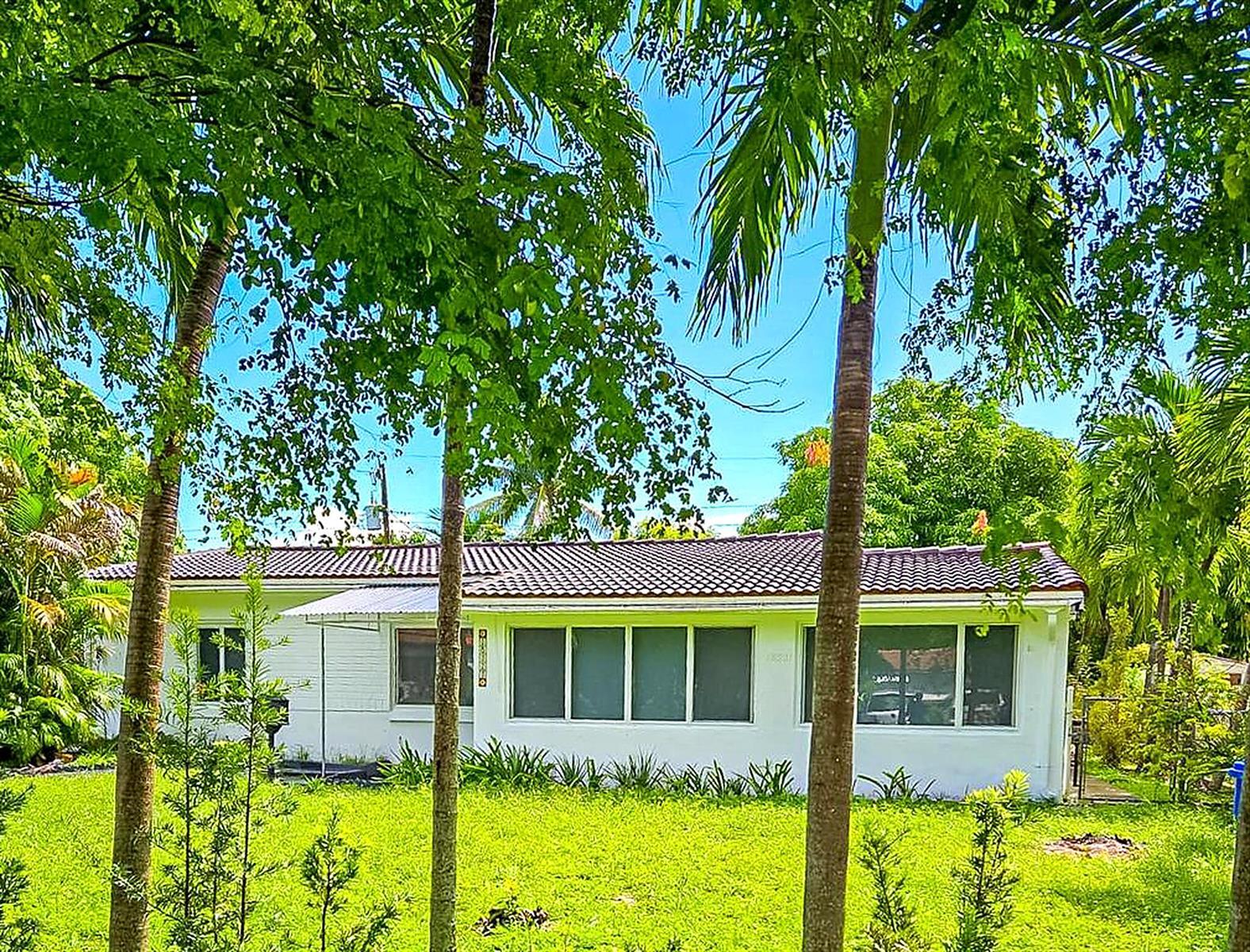 18321 NE 20TH Place, North Miami Beach FL 33179 photo 2