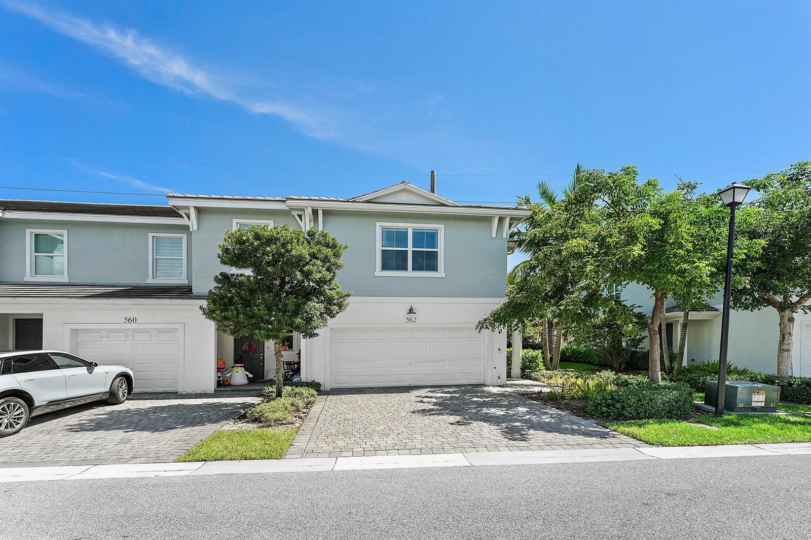 562 PARSONS Way, Deerfield Beach FL 33442 photo 2