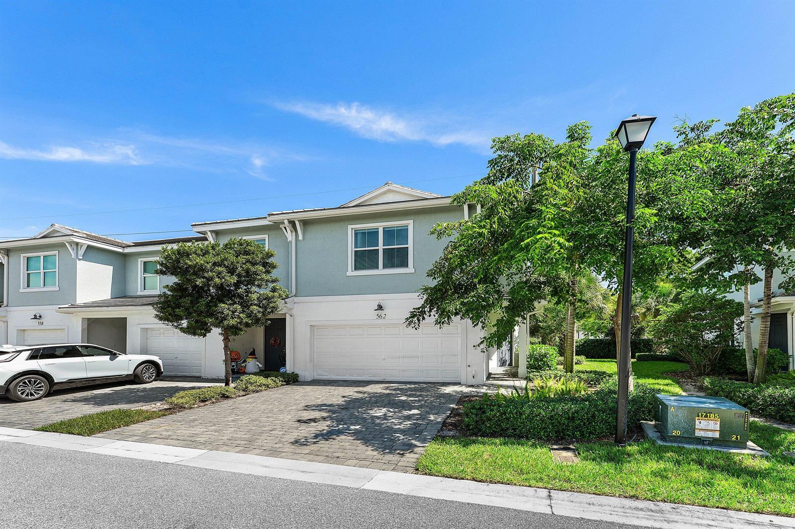 562 PARSONS Way, Deerfield Beach FL 33442 photo 3