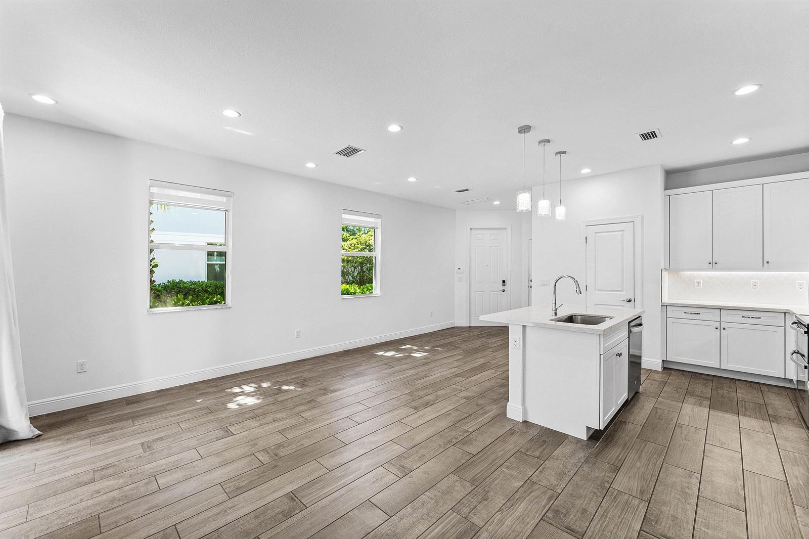 562 PARSONS Way, Deerfield Beach FL 33442 photo 5