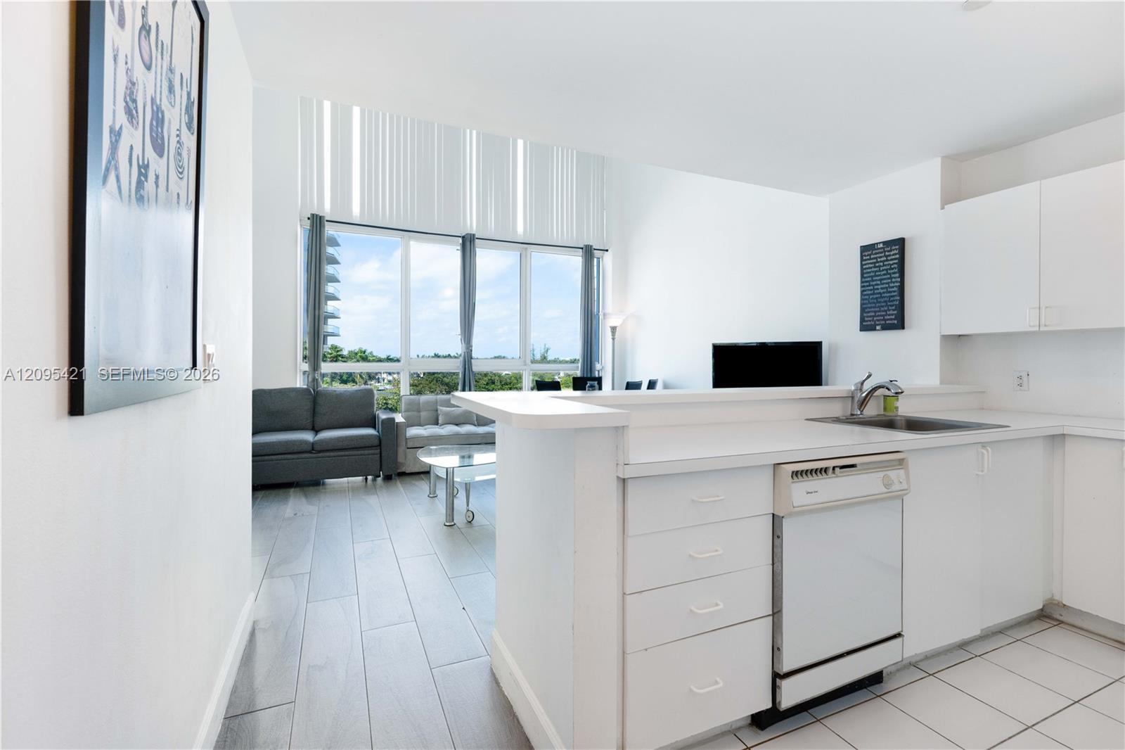 5445 Collins Ave, Miami Beach FL 33140 photo 2