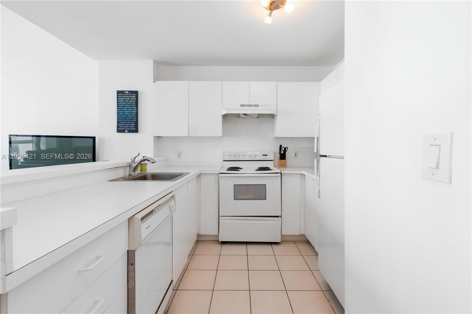 5445 Collins Ave, Miami Beach FL 33140 photo 3