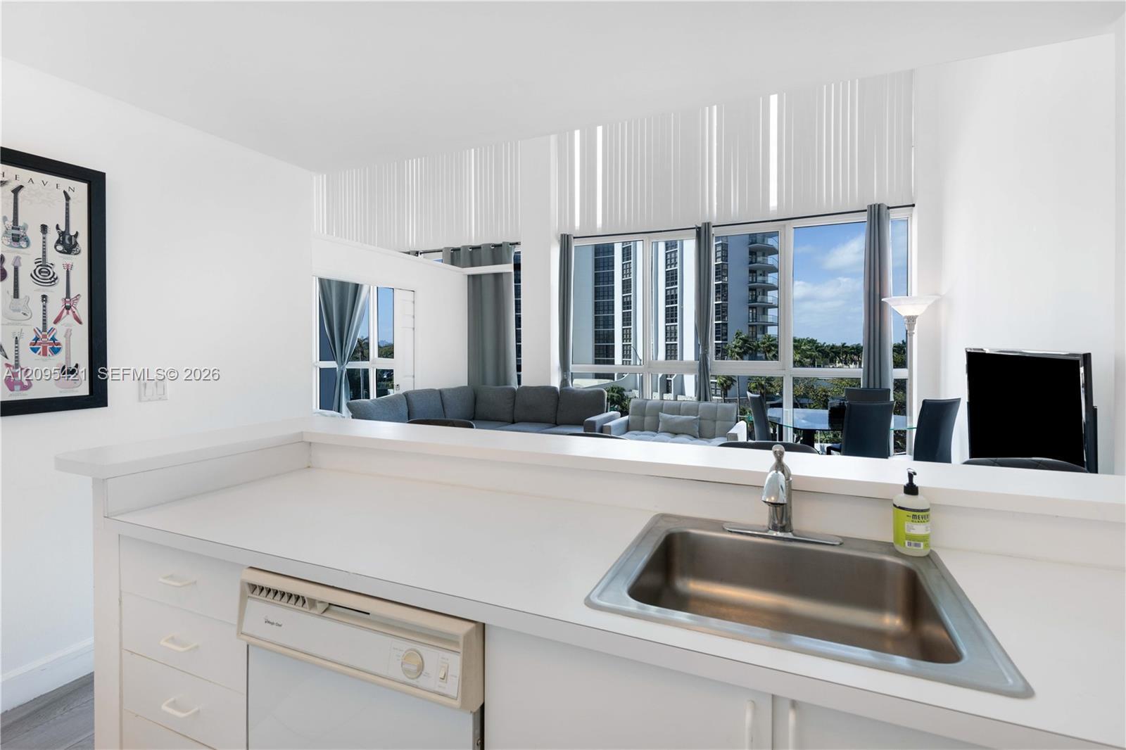 5445 Collins Ave, Miami Beach FL 33140 photo 4