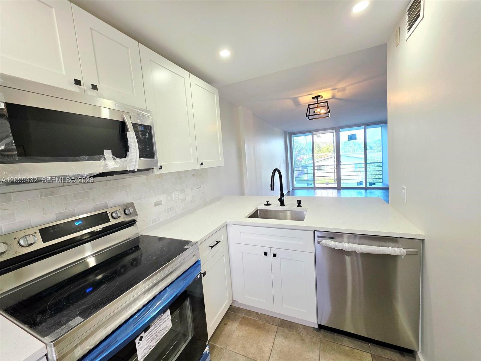 108 Royal Park Dr # 2H, Oakland Park FL 33309