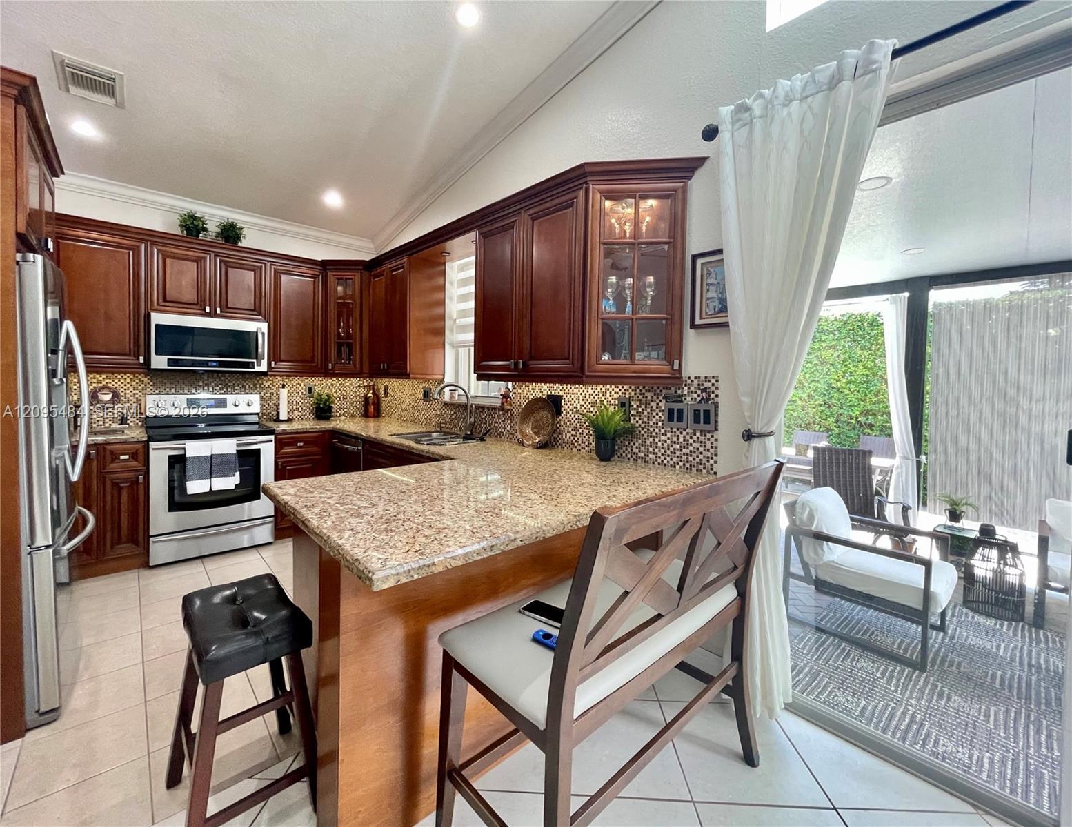 15426 SW 21st Ter, Miami FL 33185 photo 4