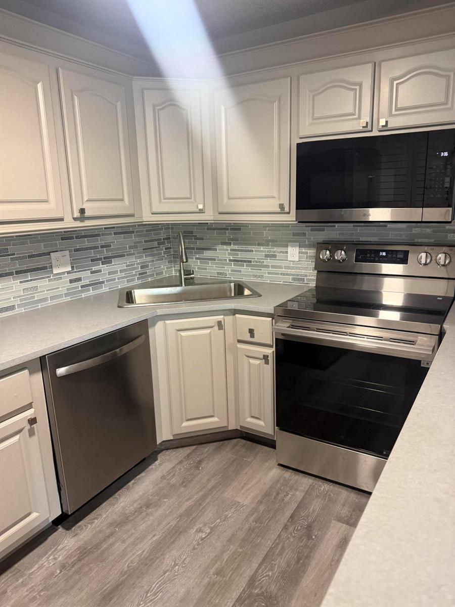 302 Knotty Pine Circle # 1, FL 33463 photo 4
