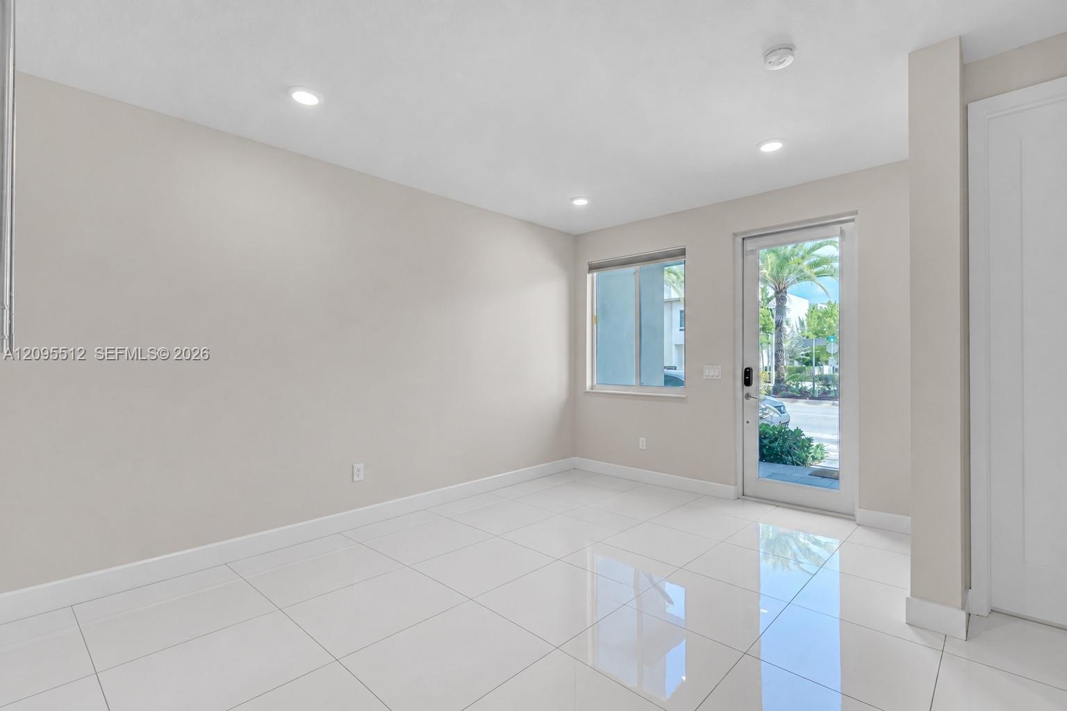 10365 NW 66th St, Doral FL 33178 photo 2