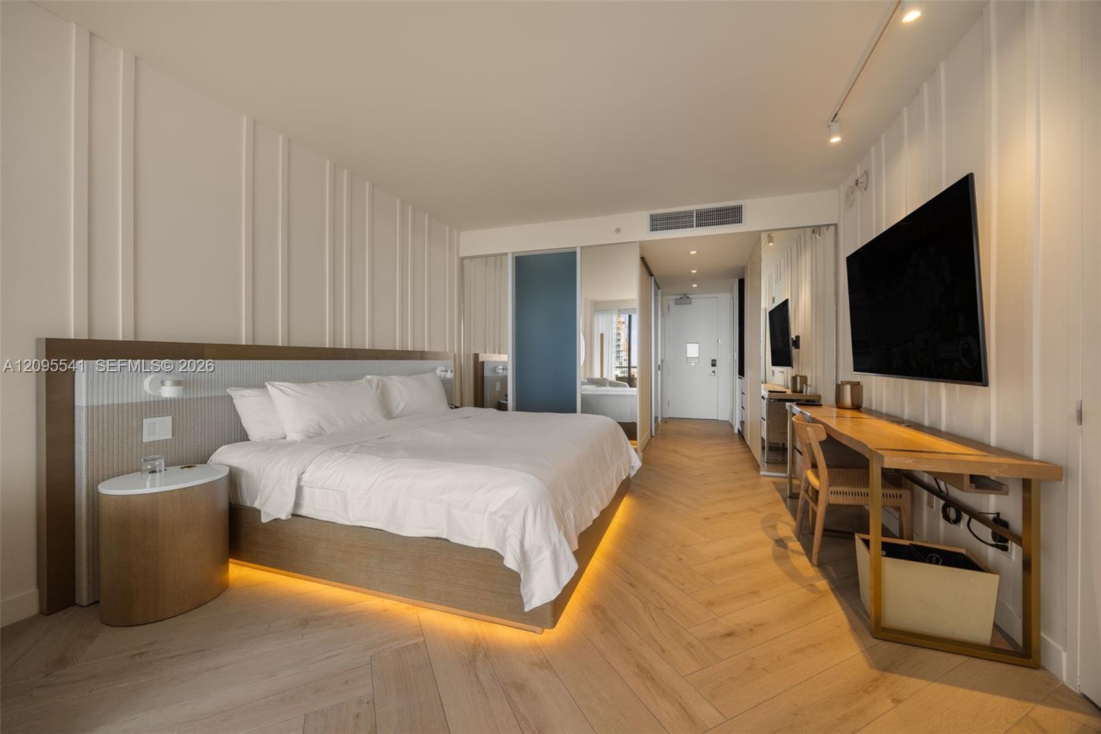 2201 Collins Ave # 1720, Miami Beach FL 33139 photo 2