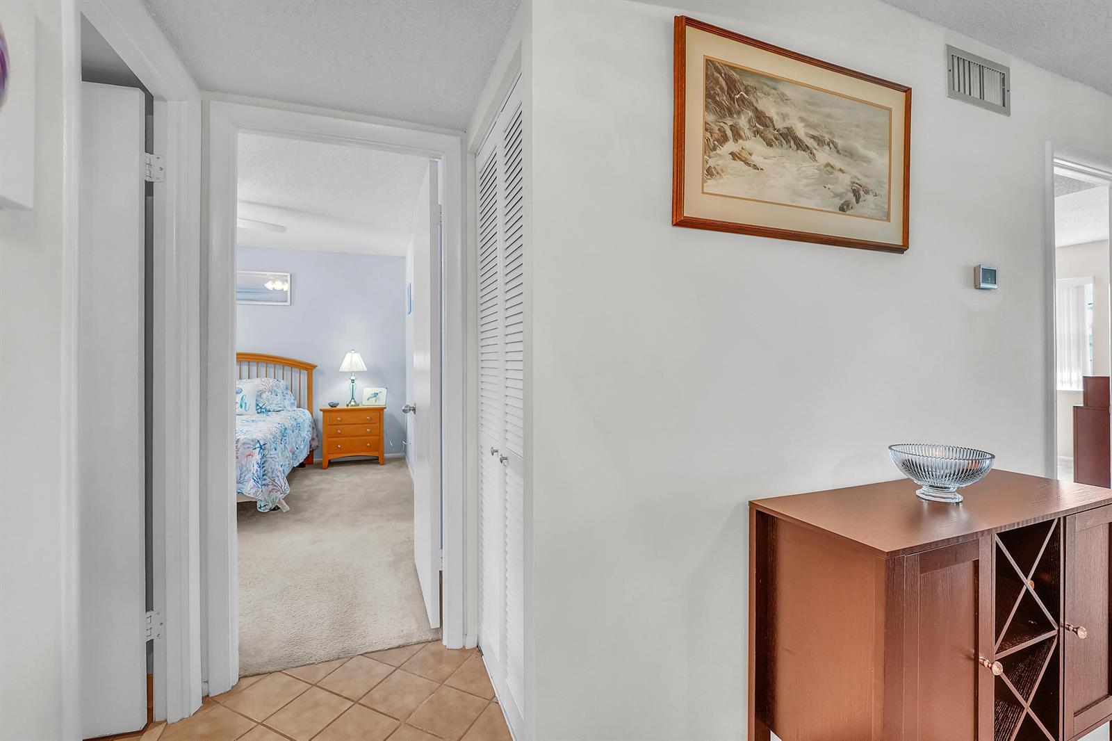 210 LAKE EVELYN Drive # 210, West Palm Beach FL 33411 photo 4