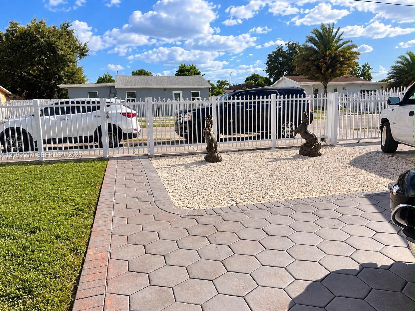 2451 NW 104th St, Miami FL 33147 photo 4