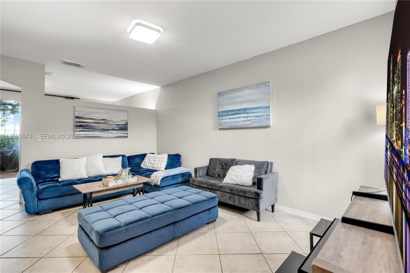 916 NW 135th Ter, Pembroke Pines FL 33028 photo 4