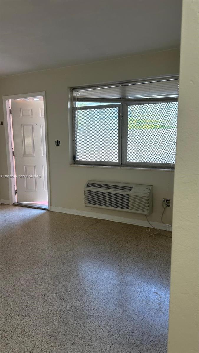 Miami, FL 33135 photo 4