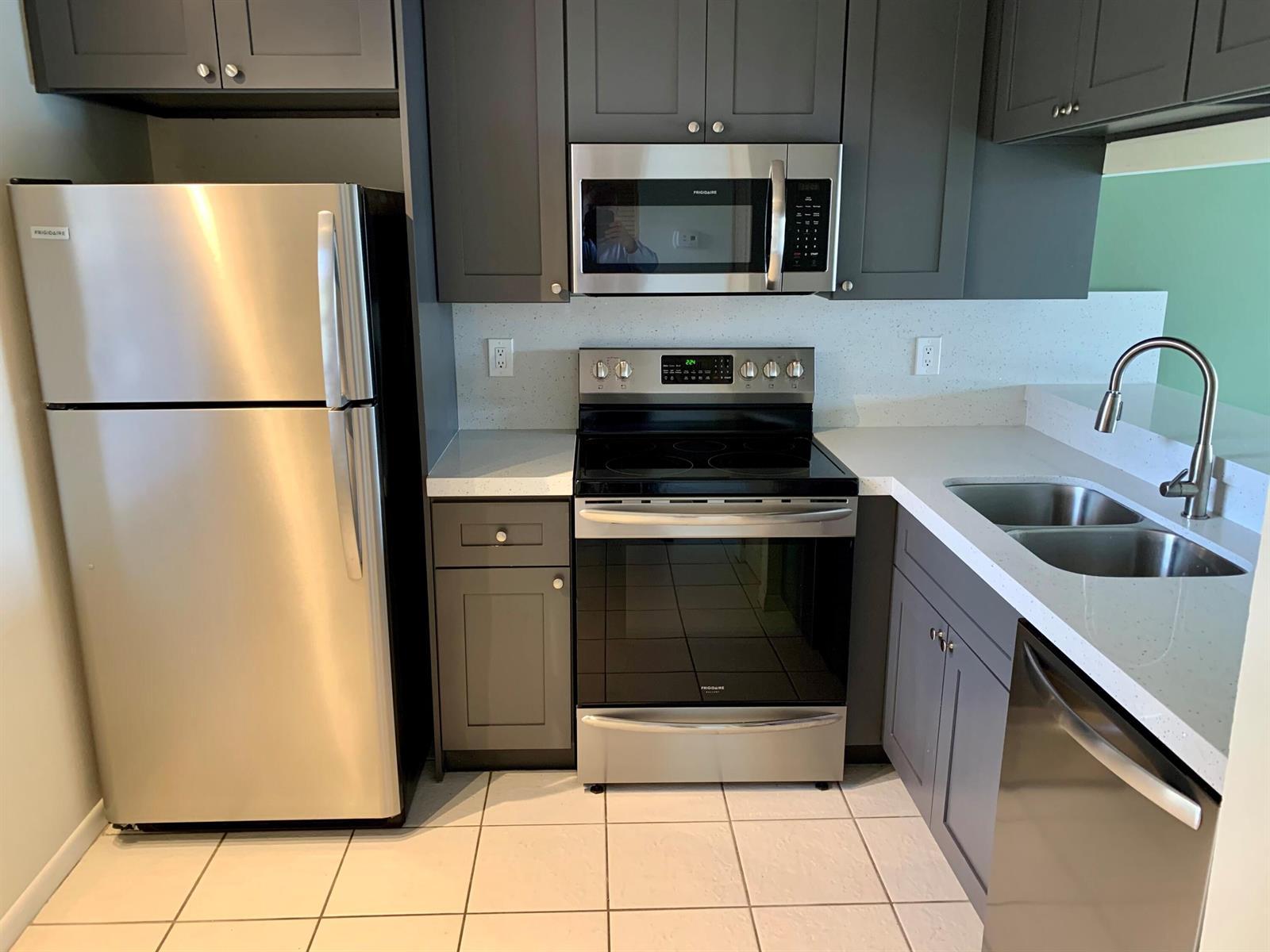 10501 W Broward Boulevard # 405, Plantation FL 33324 photo 2