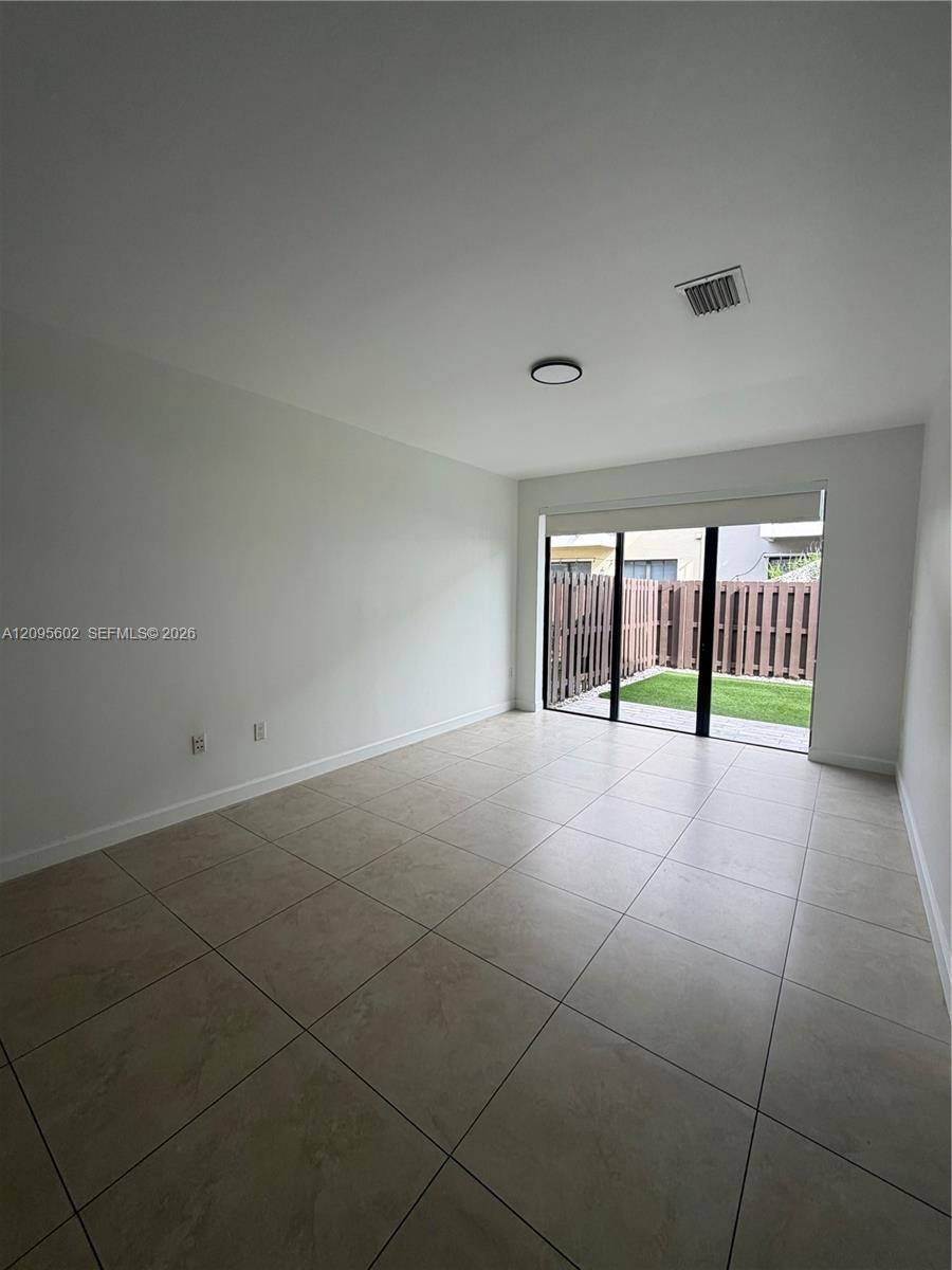 10461 NW 61st st, Doral FL 33178 photo 3