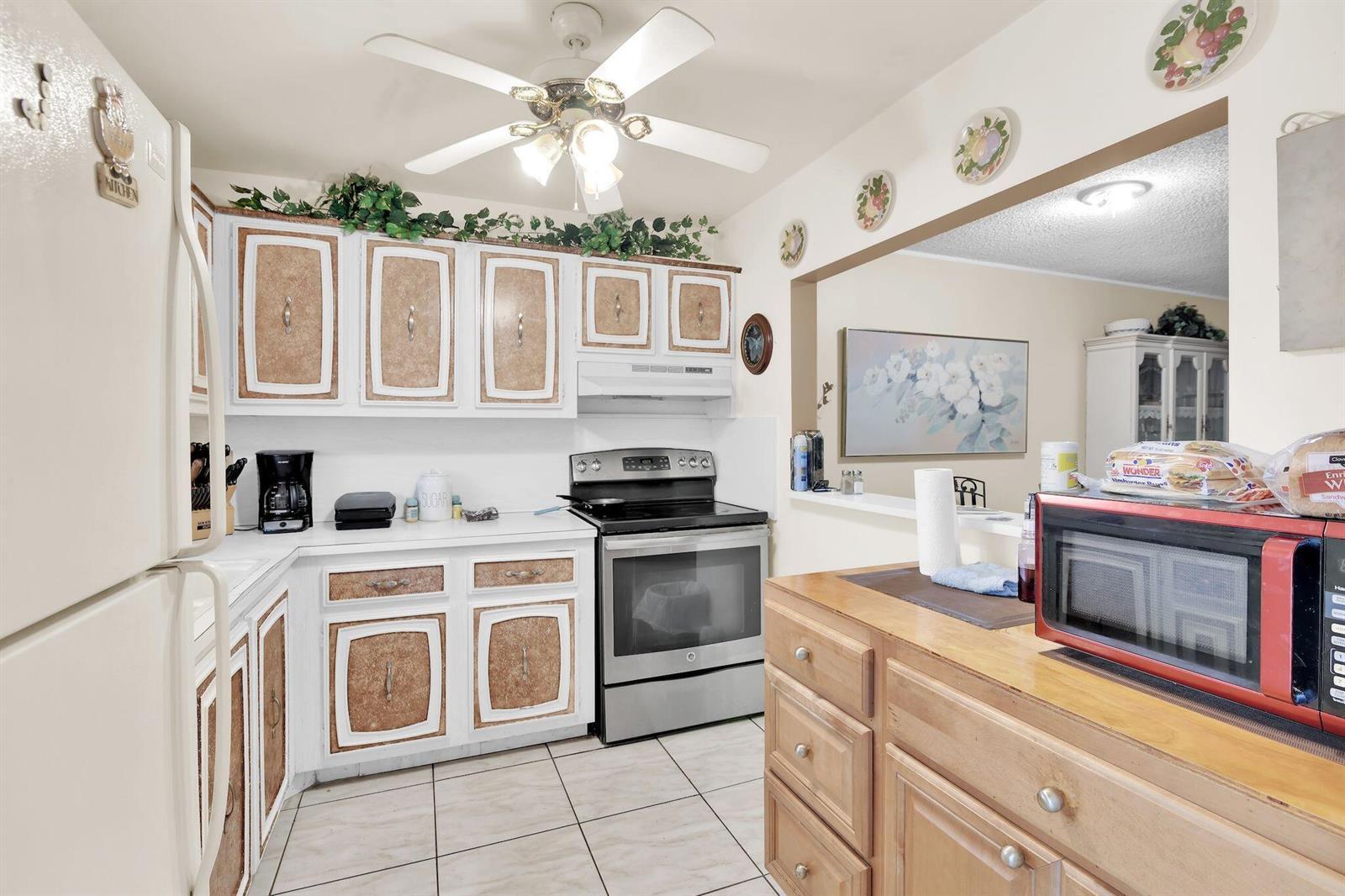 711 LORI Drive # 204, Palm Springs FL 33461 photo 2